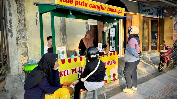 Kue Putu Cangkir Tomaupa Jadi Salah Satu Jajanan Favorit Warga Palu