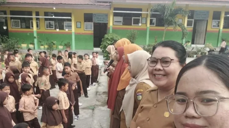 Pengenalan Lingkungan Sekolah di SDN 2 Lasoani
