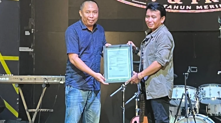 Musisi Sulteng Terima Sertifikat Hak Cipta Lindungi Karya Daerah