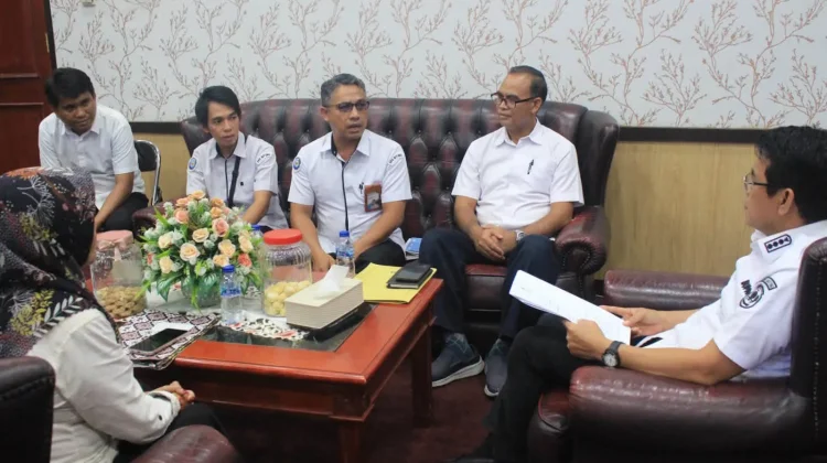 Bupati Parimo Bahas Kesiapan Kampung Nelayan Merah Putih bersama KKP