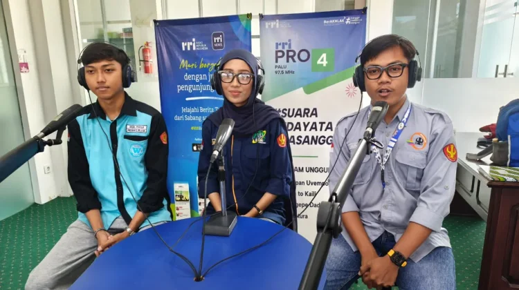 Kolaborasi Tiga Organisasi Mahasiswa Sukses Gelar English Camp