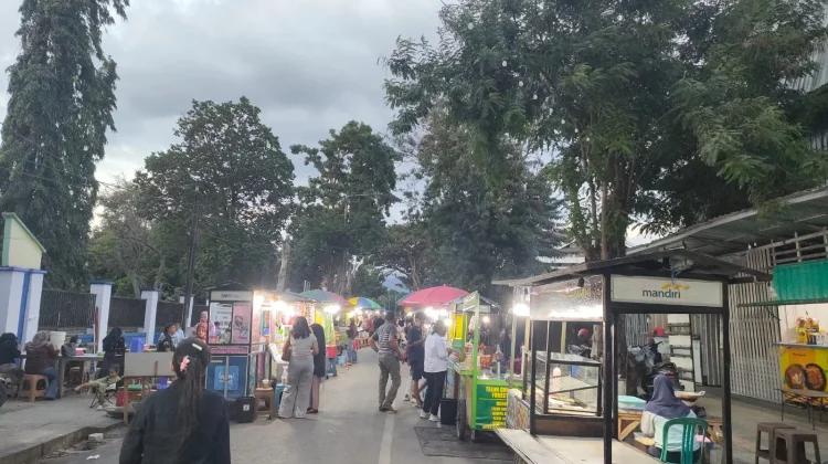 Kuliner Sore hingga Malam di Kompleks Kantor Wali Kota Palu Jadi Favorit Warga