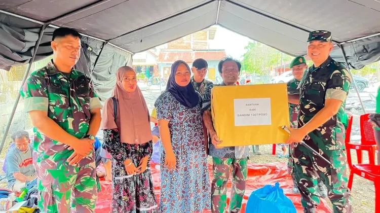Dandim 1307/Poso Salurkan Bantuan untuk Korban Kebakaran di Ranononcu