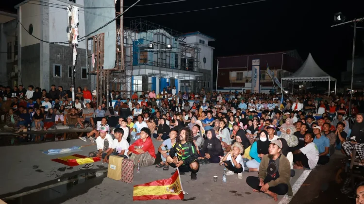 Ratusan Warga Donggala Nobar Final Piala Dunia 2026, UMKM Ikut Bergeliat
