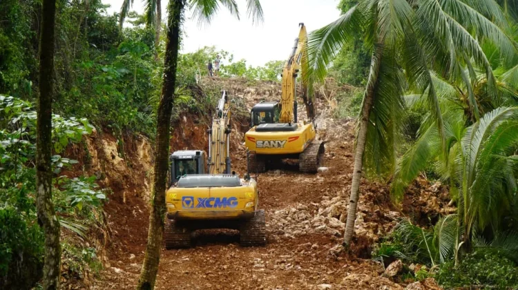 Satgas TMMD Buka Akses Jalan, Warga : Nanti Sudah Tidak Susah ke Kebun Panen Kelapa