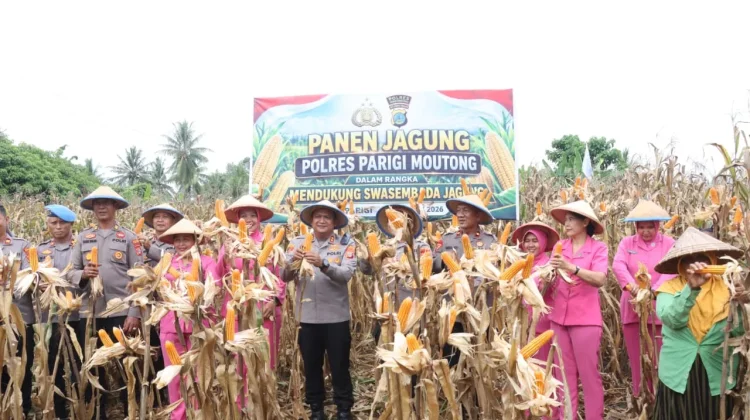 Dukung Pangan Nasional, Polres Parigi Moutong Panen Jagung dan Serahkan Alsintan