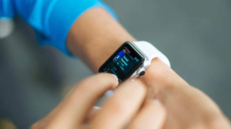 Smartwatch Berbasis IoT, Teknologi yang Bantu Lindungi Anak