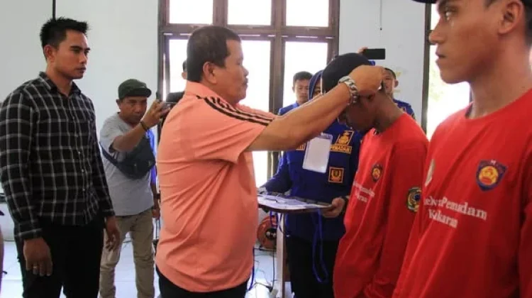 Wabup Parigi Moutong Kukuhkan 23 Relawan Pemadam Kebakaran
