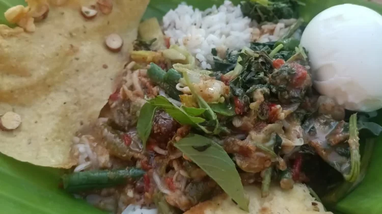 Nasi Pecel Jadi Buruan Warga saat CFD Kota Palu