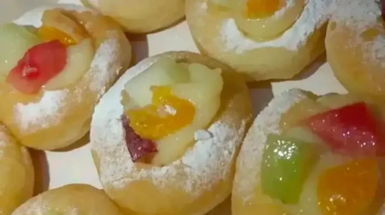 Donat Mini Topping Buah Jadi Buruan Pecinta Jajanan