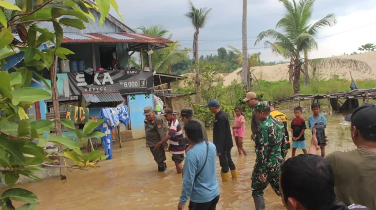 Wabup Parigi Moutong Tinjau Banjir Air Panas, Siapkan Normalisasi Jalan dan Sungai