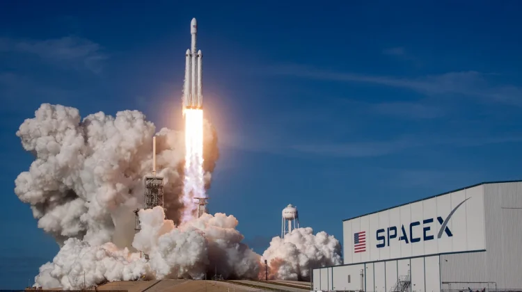 SpaceX Siapkan Operator Seluler Baru dengan Teknologi Starlink