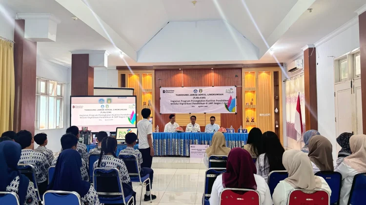PLN UP3 Palu Serahkan Bantuan TJSL Digitalisasi Pendidikan di SMPN 1 Palu