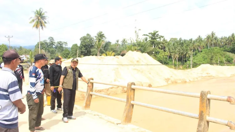 Wakil Bupati Parimo Pastikan Normalisasi Sungai Air Panas Rampung