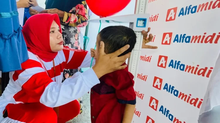 Alfamidi Palu Edukasi Keluarga Balita tentang Imunisasi