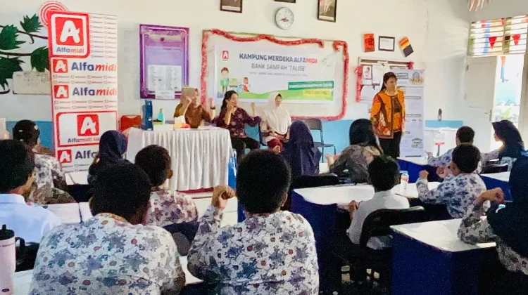 Alfamidi Lakukan Edukasi Peduli Lingkungan Bagi Siswa SMPN 4 Palu