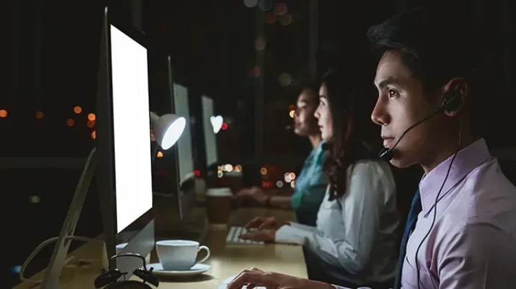 Tips Tetap Bugar saat Bekerja Malam
