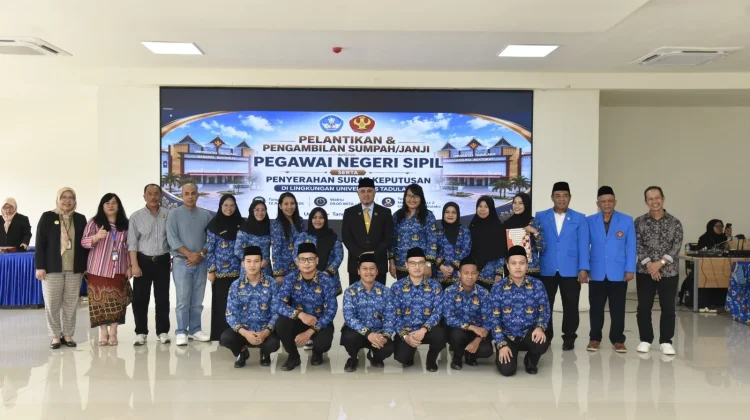 Perkuat Layanan Pendidikan, Rektor Lantik 53 PNS Lingkup Untad
