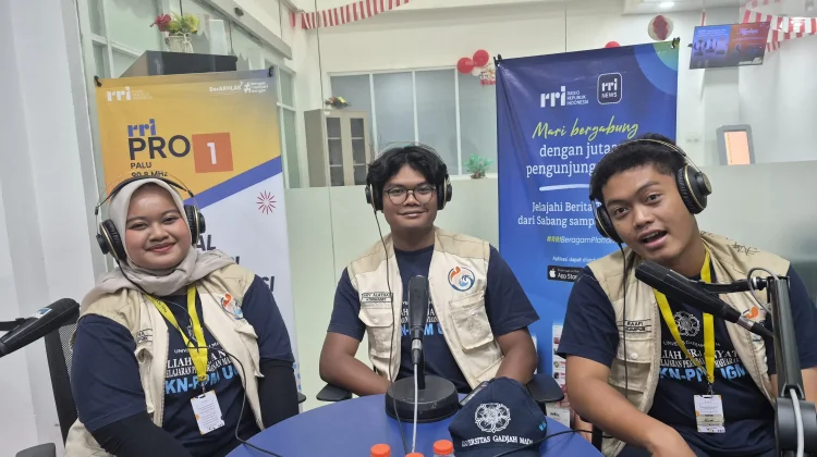 Mahasiswa UGM Soroti Sampah di Pesisir Balaesang