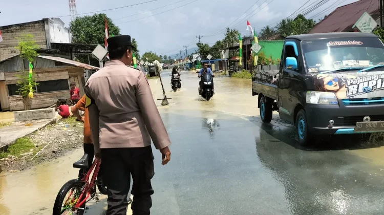 Sungai Meluap, Jalan Trans Sulawesi di Sendana Parimo Terendam
