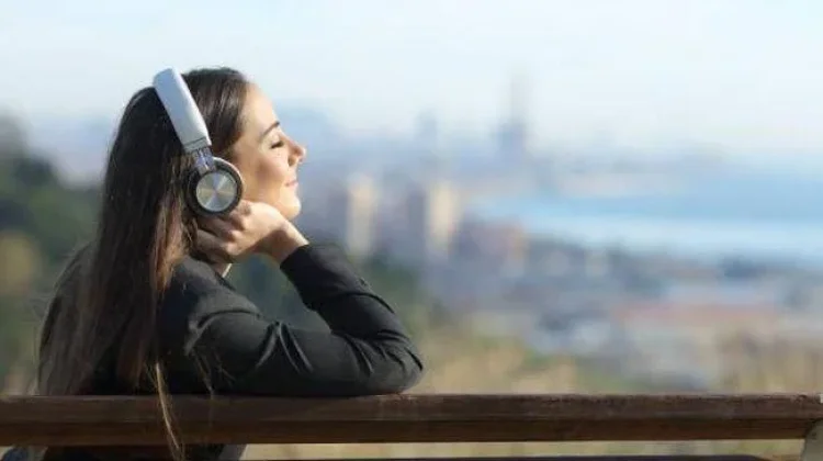 Benarkah Mendengarkan Musik Bisa Redakan Stres?