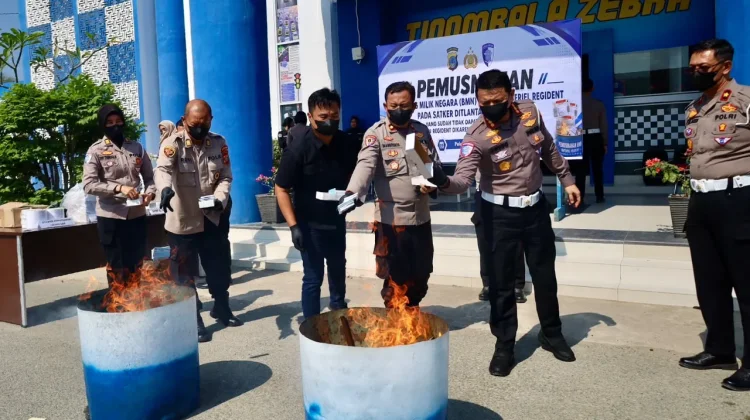 Ditlantas Polda Sulteng Musnahkan 157.308 Material Regident Usang