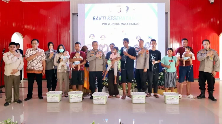 Bakti Kesehatan Polri, Polda Sulteng Bagikan 1.300 Paket Sembako