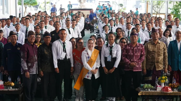 Buka PKKMB STAH Dharma Sentana, Wawali Palu Ajak Mahasiswa Berpikir Kritis
