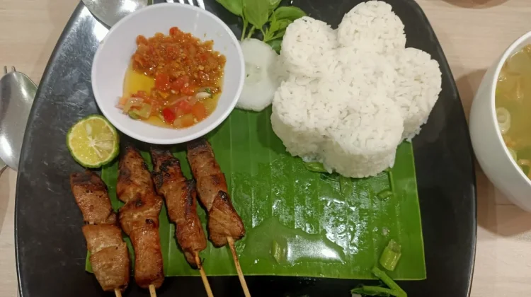Kelezatan Sate Tuna Menggugah Selera