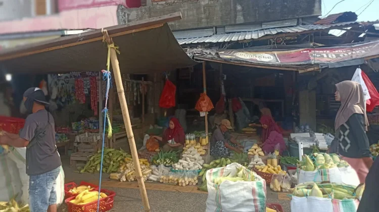 Penjualan Jagung di Pasar Manonda Ramai Menjelang Akhir Pekan