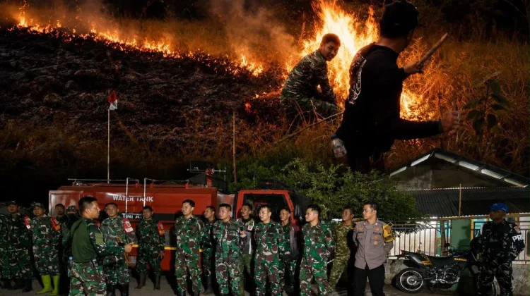 Karhutla di Gunung Barako Palu, Prajurit TNI Siaga