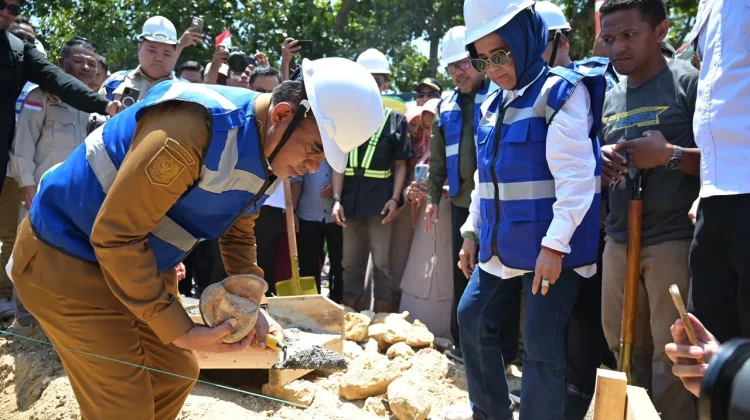 Gubernur Anwar Hafid Letakkan Batu Pertama Kampung Nelayan di Buol