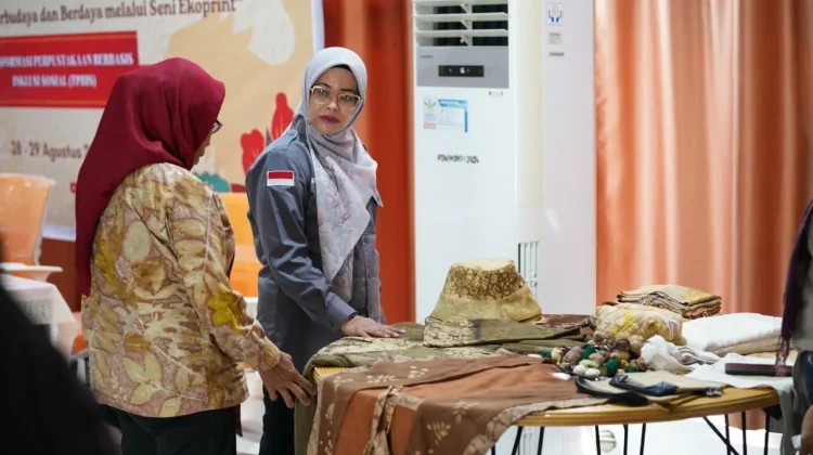Diskarpus Palu Dorong Ekonomi Kreatif Melalui Pelatihan Membatik Ecoprint