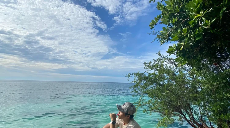 Menikmati Waktu Santai di Balik Pesona Pantai Donggala