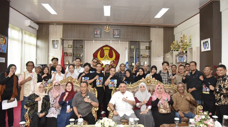 Rektor Untad Lepas Kontingen Peksiminas dan Karate ke Ajang Nasional