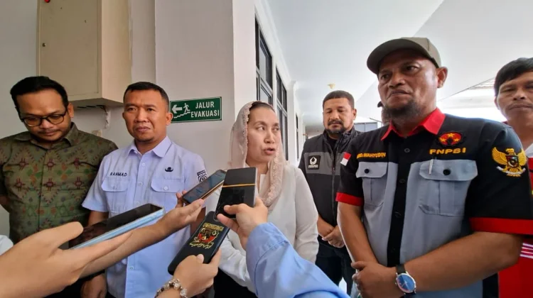 Pemkot Palu Perbarui Barcode Pengisian Solar Ratusan Sopir Truk dan Kontainer