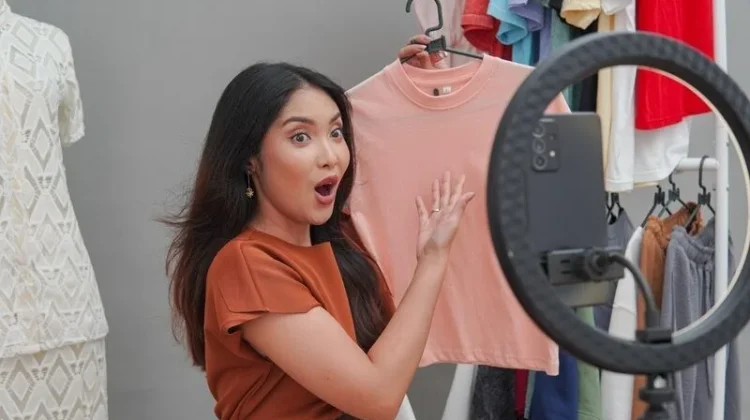 Live Shopping Ubah Pola Belanja Online