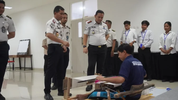 Program Tenun Wakarla: Bentuk Pembinaan Kemandirian Wabin Rutan Donggala