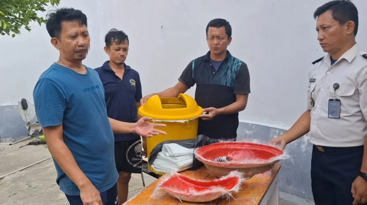 Warga Binaan Lapas Palu Olah Fiberglass Jadi Tempat Sampah