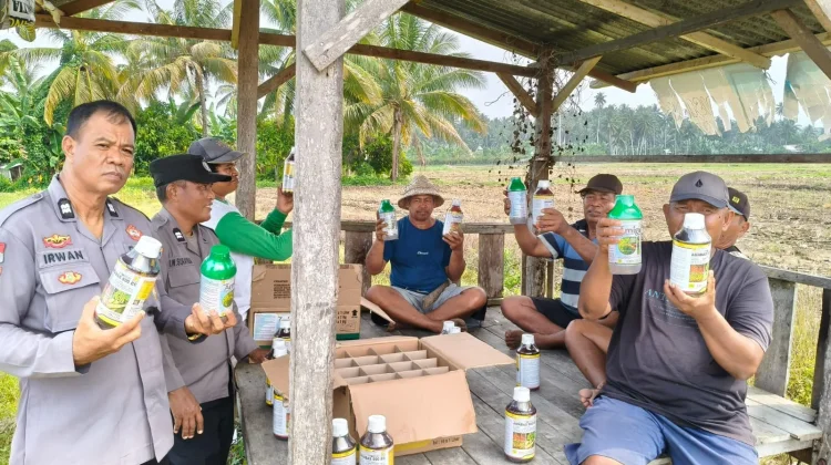 Polres Parigi Moutong Serahkan Bantuan Pestisida untuk Petani Jagung
