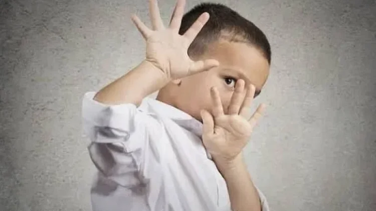 Mengenal Anak Pemalu dan Cara Membantunya Lebih Percaya Diri