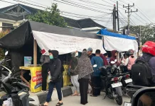 Takjil Musiman Padati Ruas Jalan Dewi Sartika Kota Palu