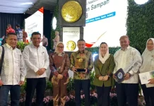 Kota Palu Raih Penghargaan Menuju Kota Bersih dari Menteri Lingkungan Hidup