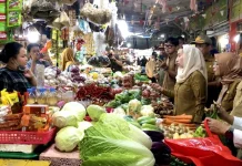 Pemerintah Kota Palu Sidak Harga dan Stok Bahan Pokok di Pasar Masomba
