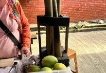 Nasi Bambu Bakar, Menu Unik di Pasar Ramadan