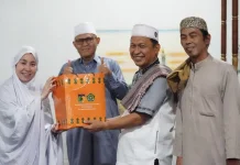 Wawali Imelda Serahkan Bingkisan Safari Ramadan di Palupi