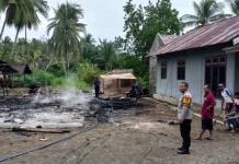 Satu Unit Rumah di Moilong Banggai Terbakar Polsek Toili Bergerak