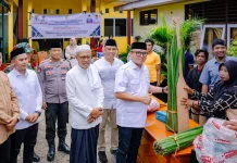 Bupati Morut Serahkan Bantuan Keuangan Khusus dan Sertipikat Hak Atas Tanah