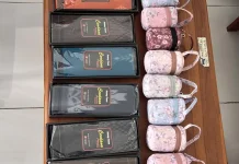 Mukena Parasut Mini Ramai Diburu di Bulan Ramadan