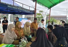 Warga Antusias Ikuti Gerakan Pangan Murah di Kelurahan Duyu